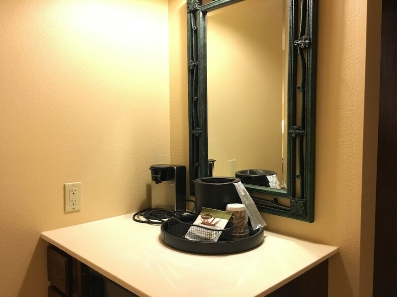 Hotel Norwood Inn & Suites