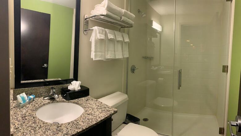 Hotel Cresthaven Inn