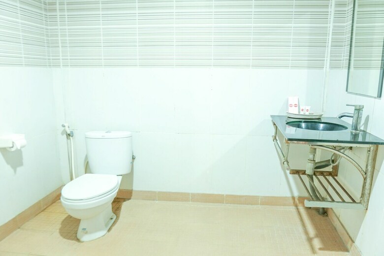 Hotel Oyo 1732 Edotel Praya