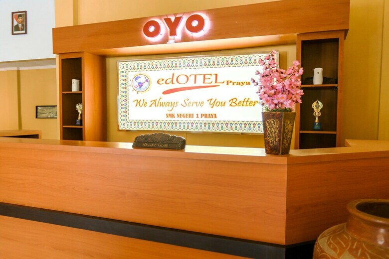 Hotel Oyo 1732 Edotel Praya