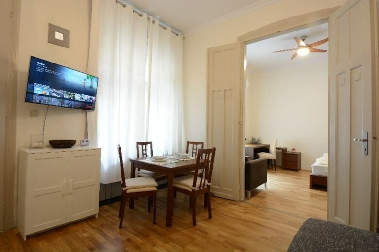 Lazar 7 Apartment
