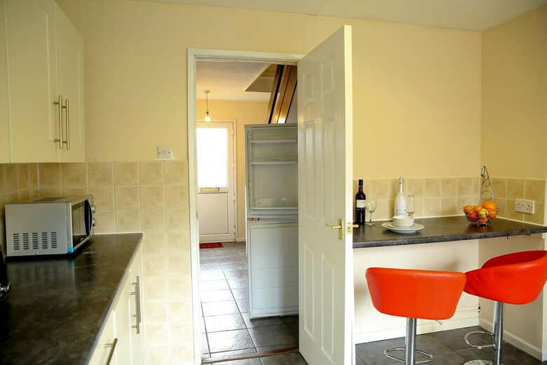 Central Luton Cozy Home