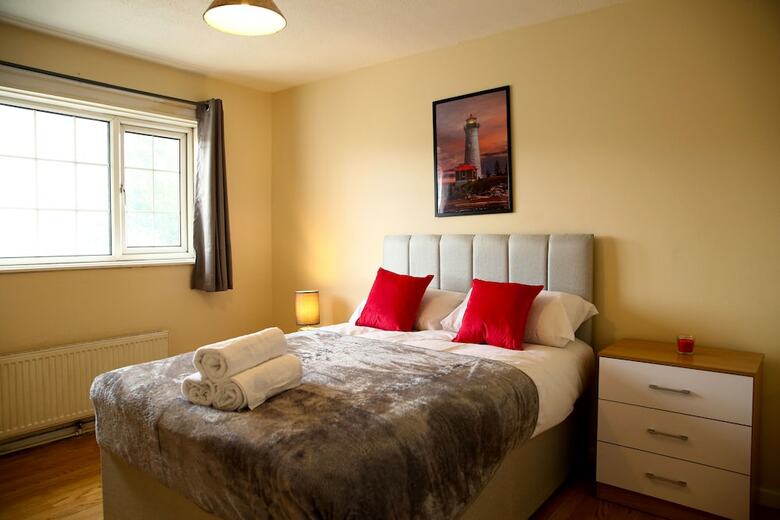 Central Luton Cozy Home