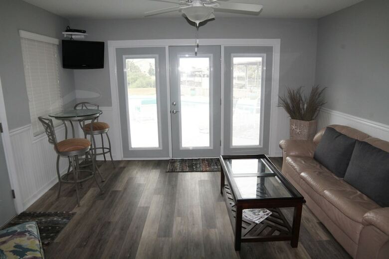 Pet Friendly, 3 Br, 2 Ba, Private Pool - Sunset Harbor