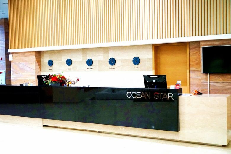 Phoenix Island Ocean Star Resort