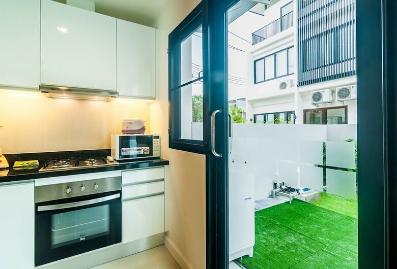 3bdr Townhouse 800m From Bangtao Beach