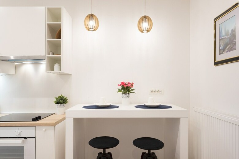 Bright And Spacious Apartment In The City Center!