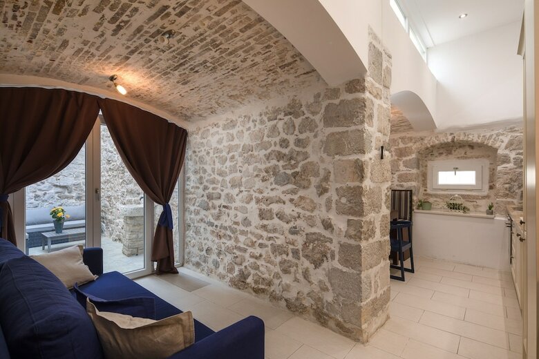 Apartamentos Awesome Stone House