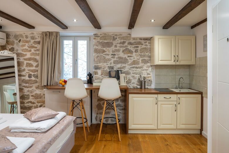 Apartamentos Awesome Stone House
