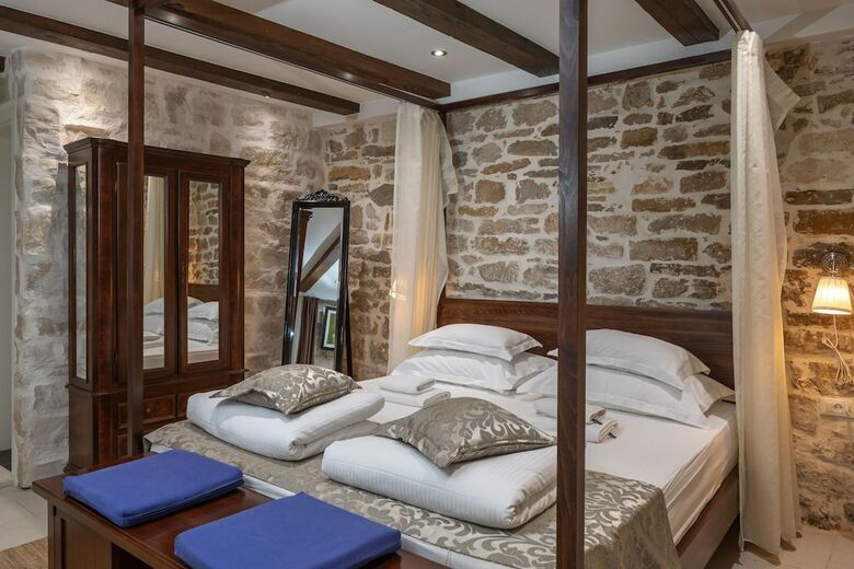 Apartamentos Awesome Stone House