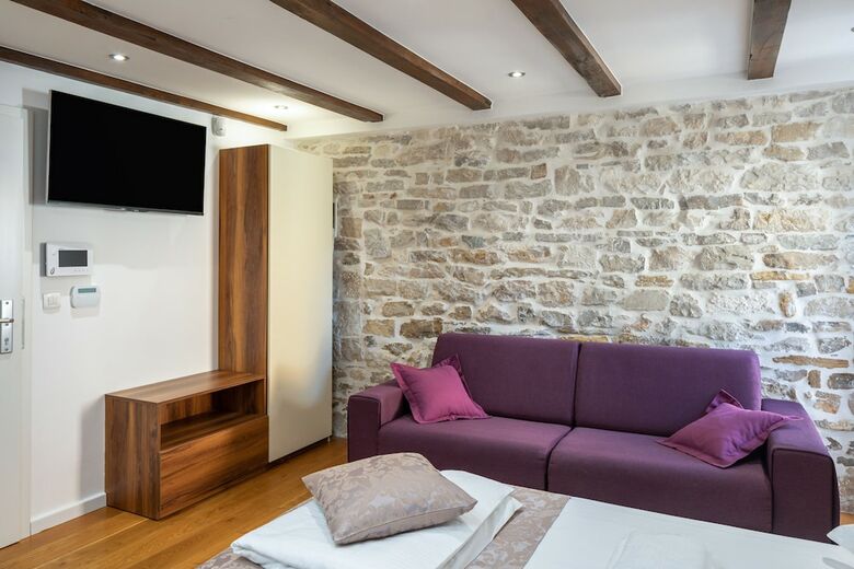 Apartamentos Awesome Stone House