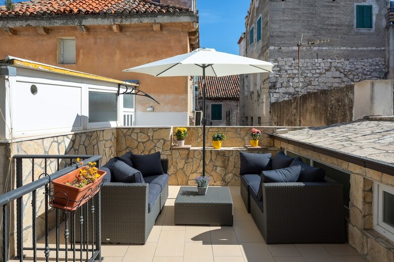 Apartamentos Awesome Stone House