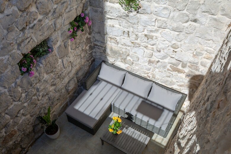 Apartamentos Awesome Stone House