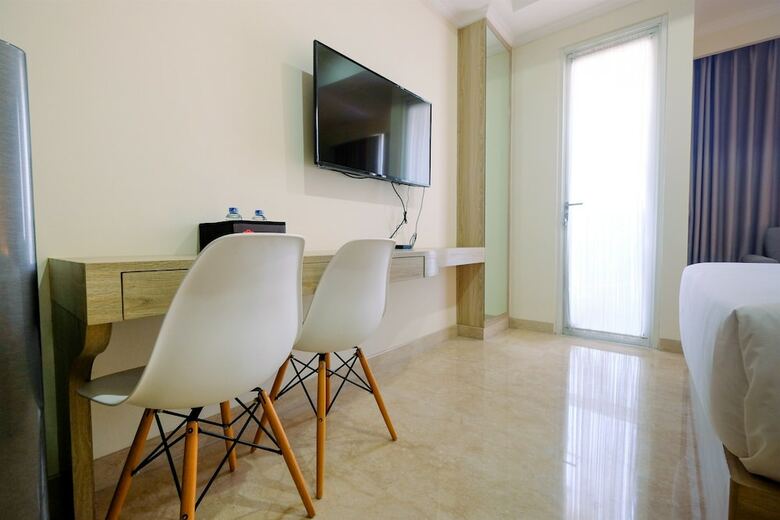 Modern Studio At Menteng Park Apartment