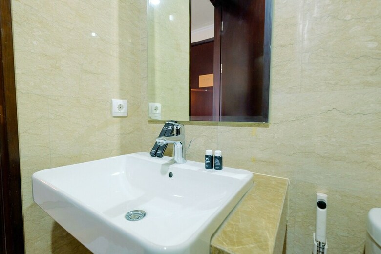 Modern Studio At Menteng Park Apartment