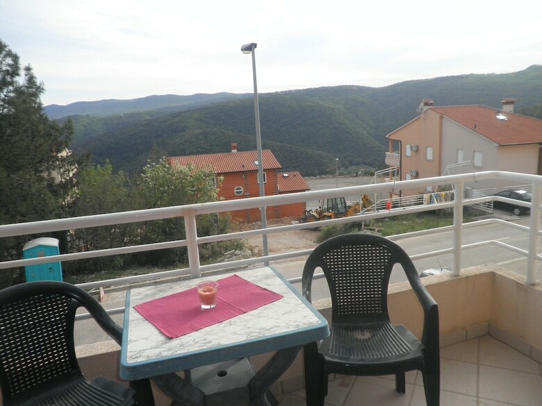Gorgeous Biserka Apartment Near The Sea