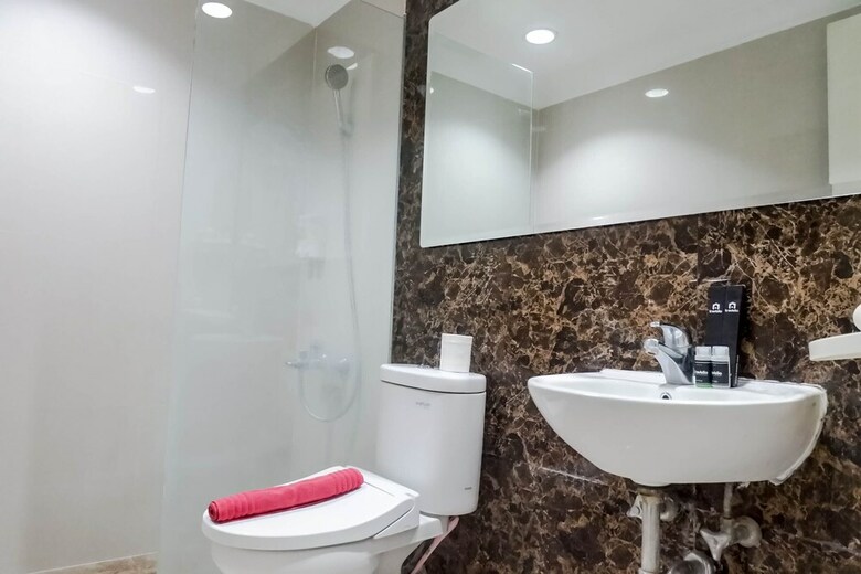 Spacious High Floor 2br At Taman Beverly Apartment