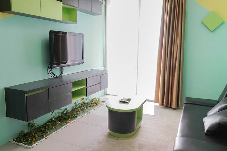 Elegant And Comfy 1br Green Central City Apartment