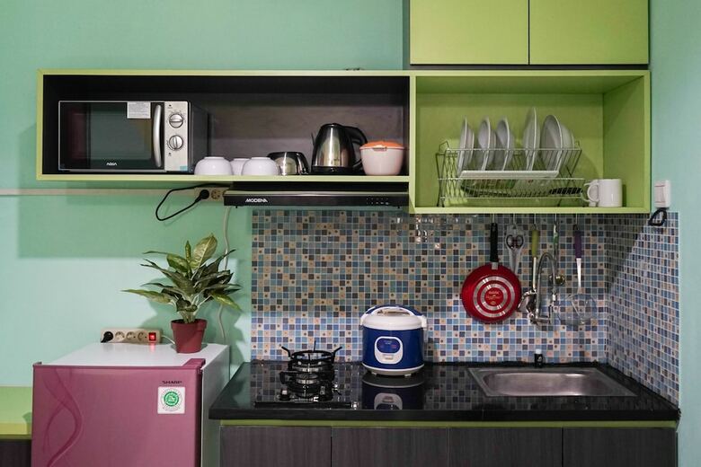 Elegant And Comfy 1br Green Central City Apartment