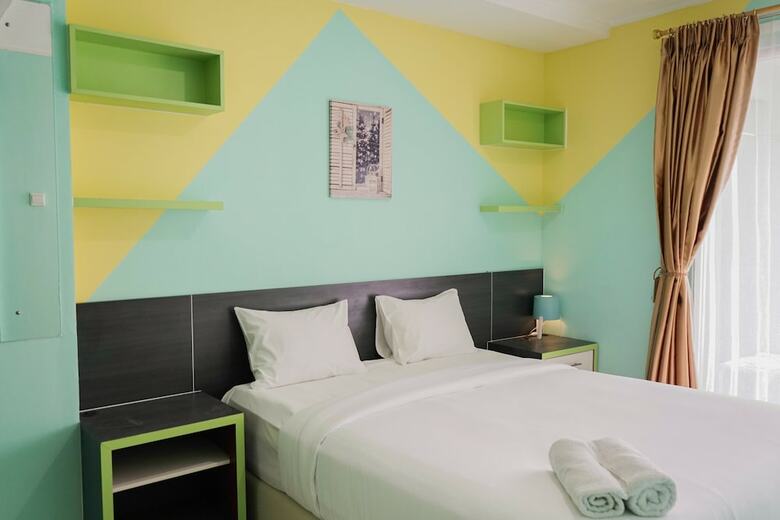 Elegant And Comfy 1br Green Central City Apartment