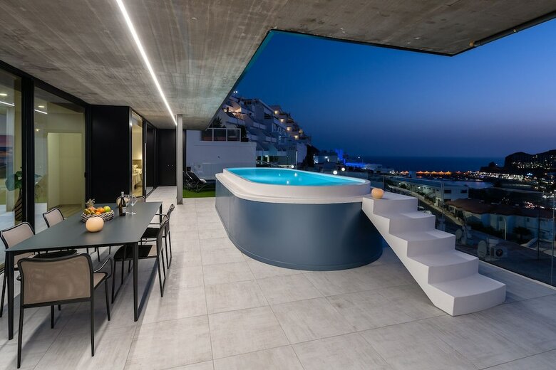 The One Luxury Apartments