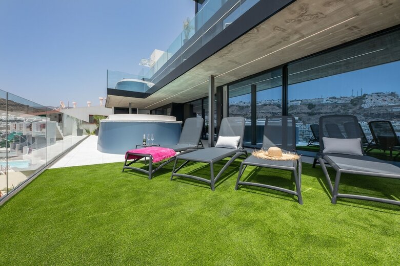 The One Luxury Apartments