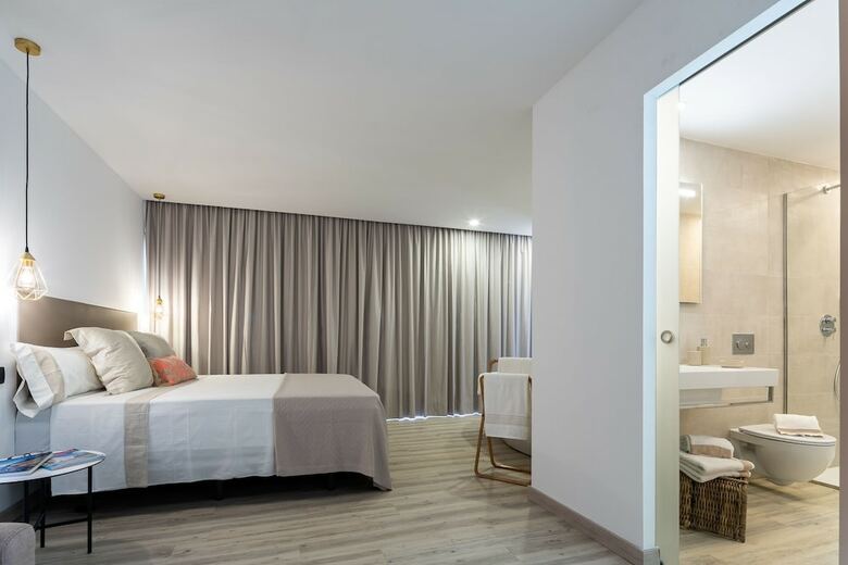The One Luxury Apartments