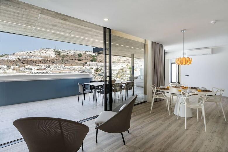 The One Luxury Apartments