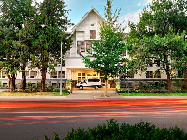 Huntingdon Manor Hotel