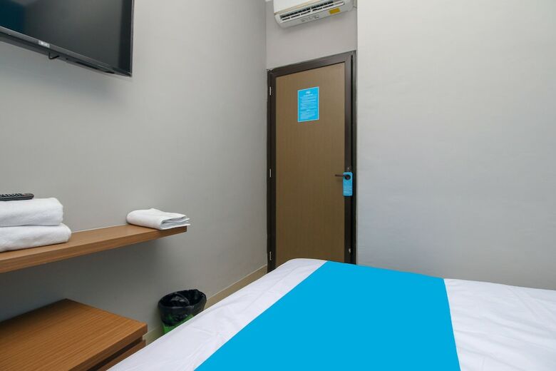 Hotel Airy Karawaci Empu Barada Raya 51 Tangerang