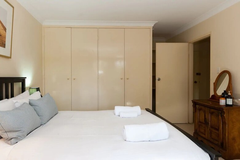 Bright 3 Bedroom Apartment In Leafy Artarmon