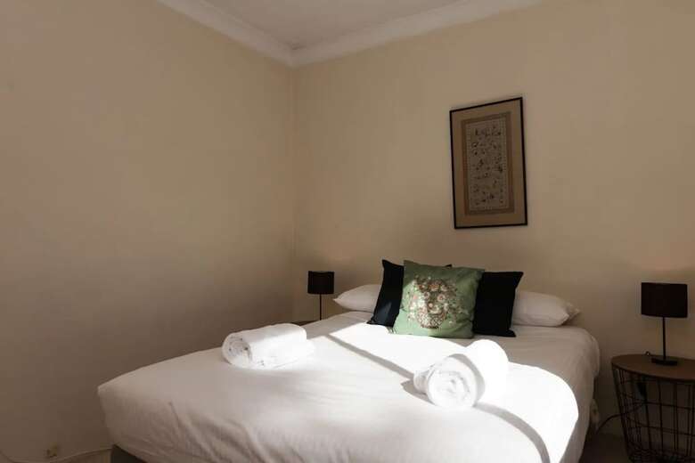 Bright 3 Bedroom Apartment In Leafy Artarmon