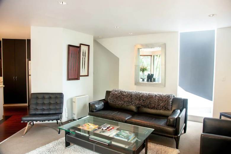 Bright 2 Bedroom Townhouse In Central Parnell
