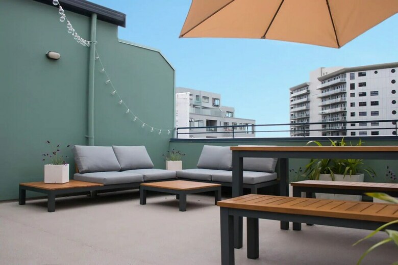 2 Bedroom Penthouse Apartment With Harbour Views