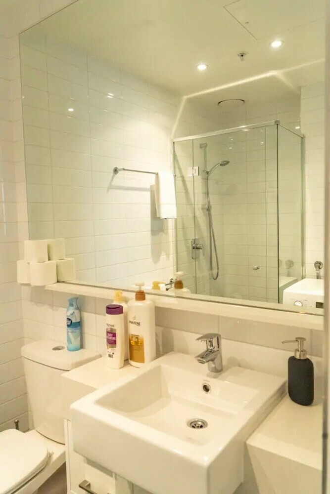 2 Bedroom Apartment With City Views