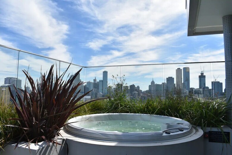 Modern 1 Bedroom Apartment With Rooftop Terrace And Spa
