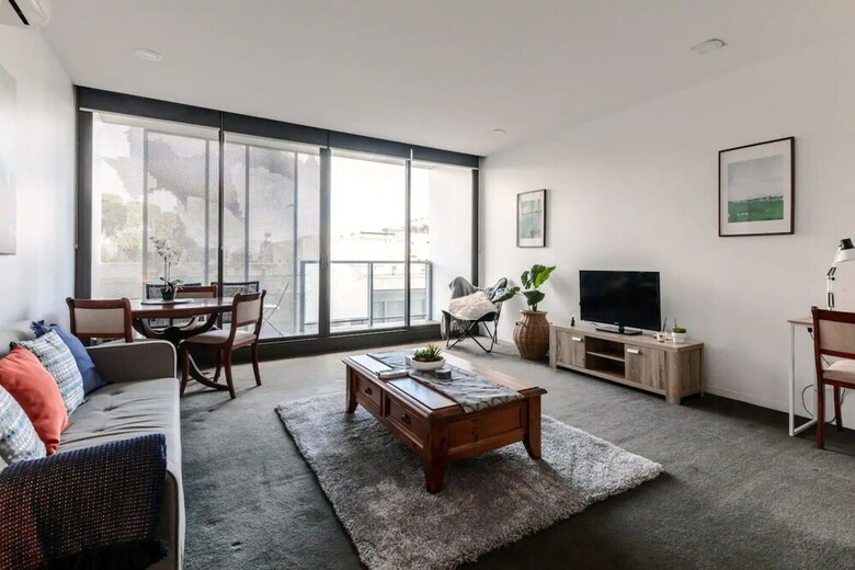 1 Bedroom Apartment In Prahran With Balcony