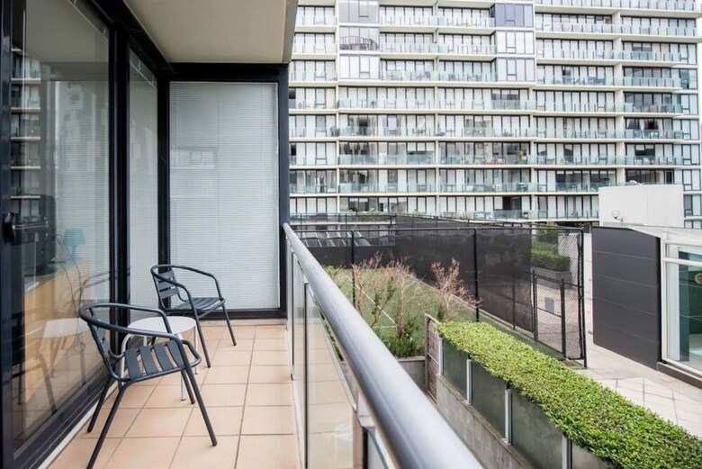 Stylish 3 Bedroom Melbourne Apartment