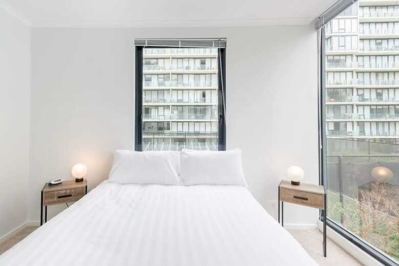Stylish 3 Bedroom Melbourne Apartment