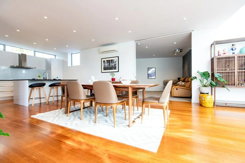 Luxury 4 Bedroom Home With Private Cinema