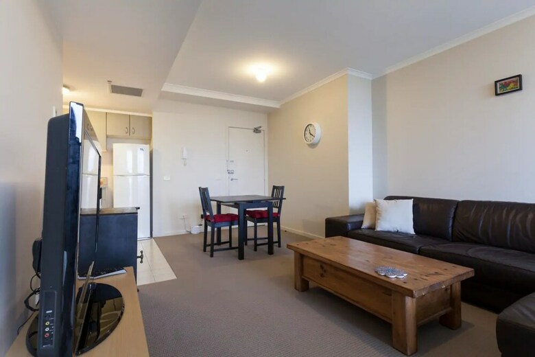 Surry Hills 1 Bedroom Apartment. In Convenient Location