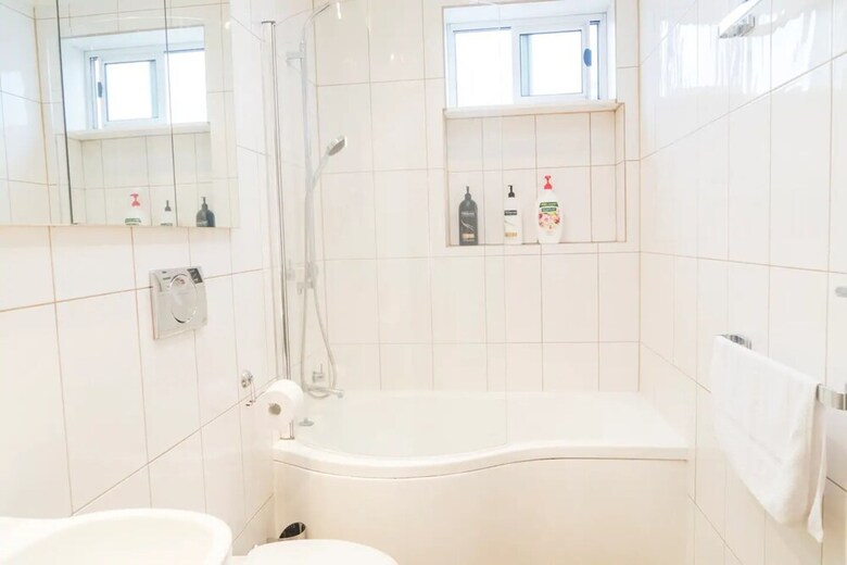 2 Bedroom Apartment In Melbourne Cbd
