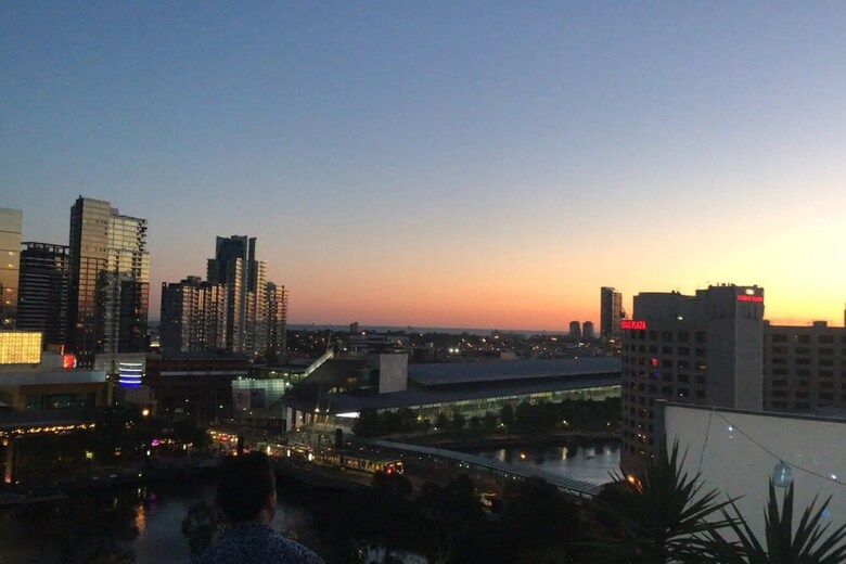 Upscale 2 Bedroom Apartment With Balcony In Cbd