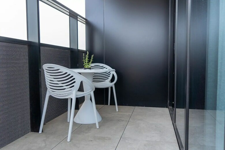 Modern 1 Bedroom Apartment South Yarra