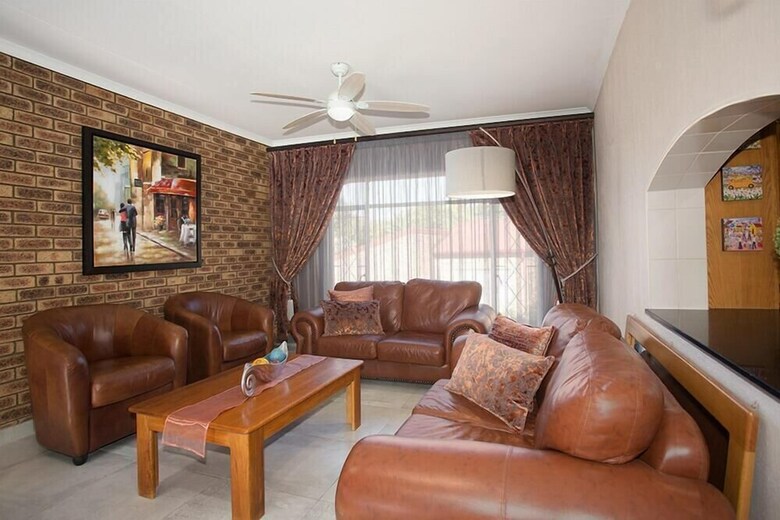 Hotel 7th Heaven Guesthouse
