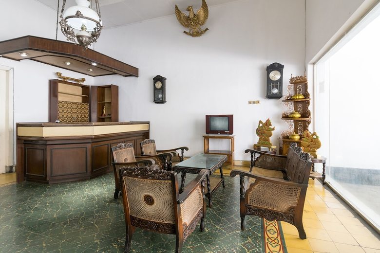 Hostal Oyo 1412 Hotel Prayogo III