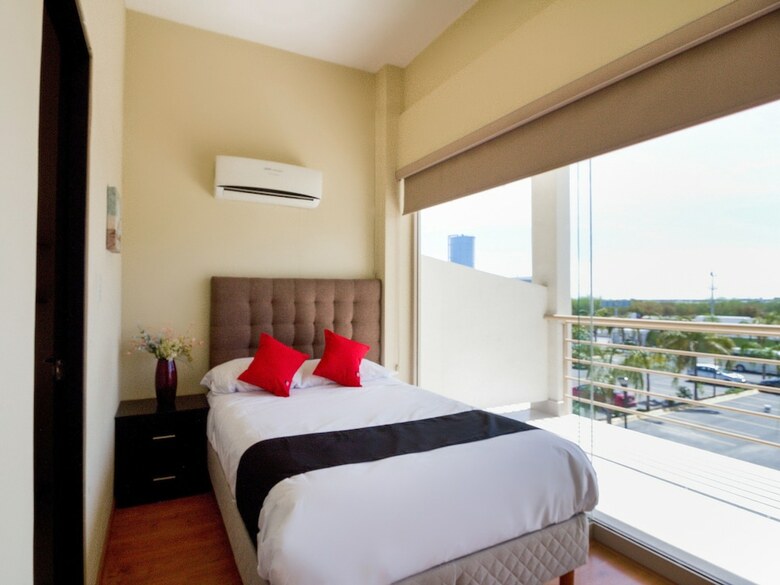 Hotel Capital O Ecohabit Monterrey