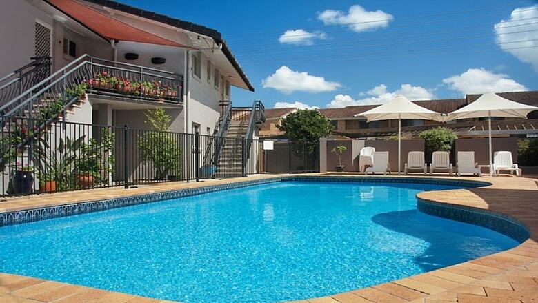 10t Beachfront Apartments
