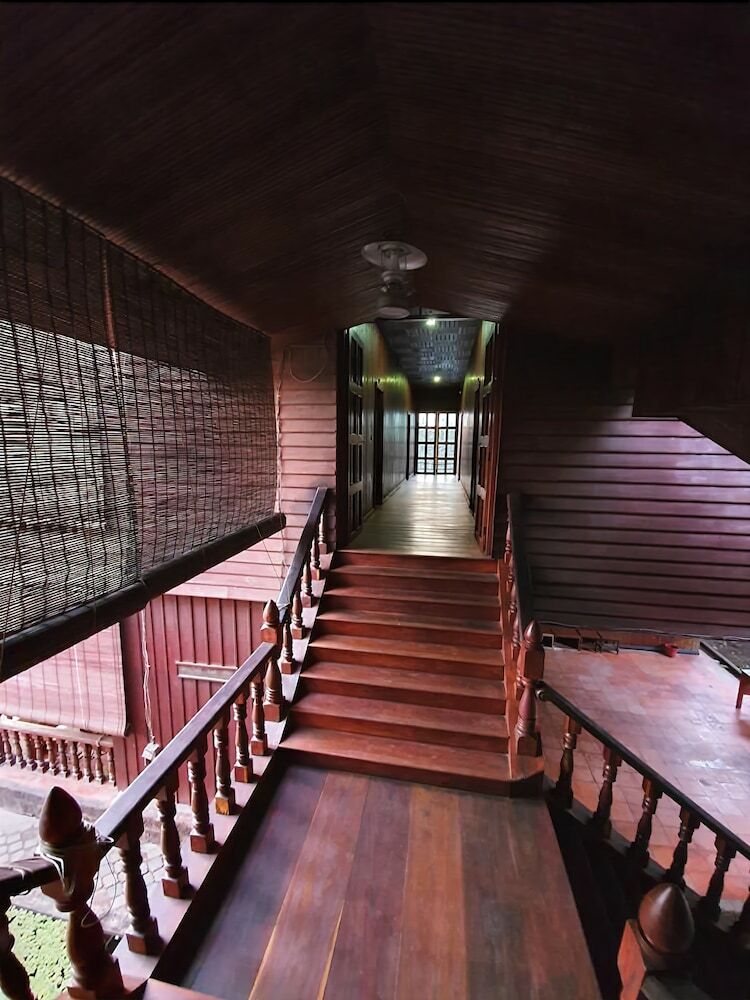 Sam Moon's Hotel Angkor Wooden House