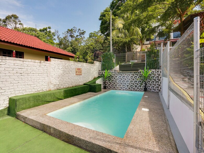Hostal Spot On 89623 Nawawi's Backpackers - Hostel